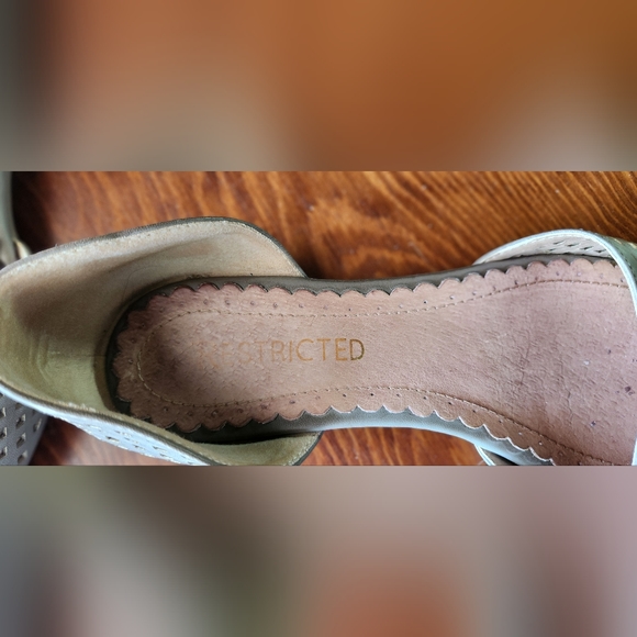 Restricted brand Mesh Flats in Taupe, size 7.5 - Picture 2 of 7